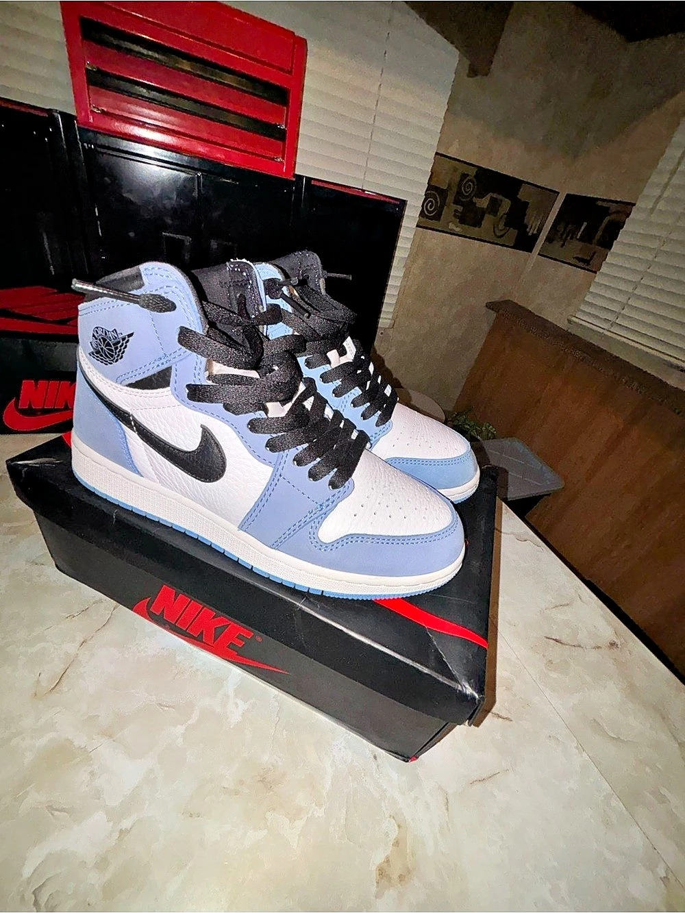 Nike Air Jordan 1 Retro High OG 'University Blue' High Top Sneakers Blue & White